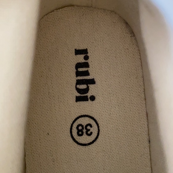 Cotton on- Retro High Tops (converse inspired) - Picture 7 of 7